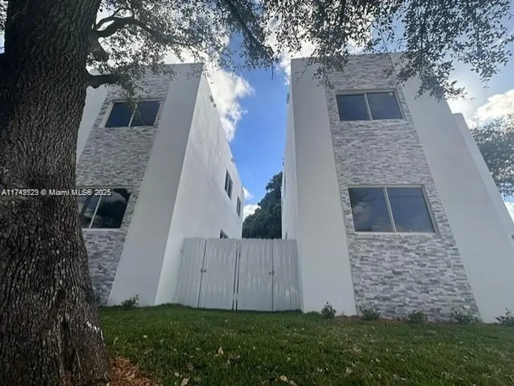 538 NW 17th Avenue Fort Lauderdale FL 33311