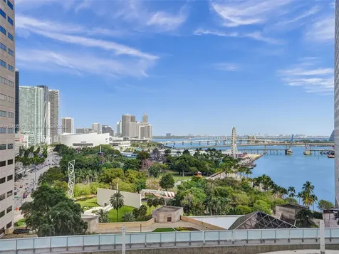 325 S Biscayne Boulevard Miami FL 33131
