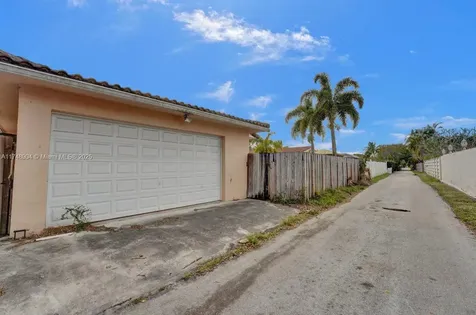 4819 Mckinley Street Hollywood FL 33021