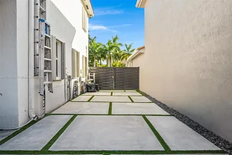 8851 SW 208th Terrace Cutler Bay FL 33189
