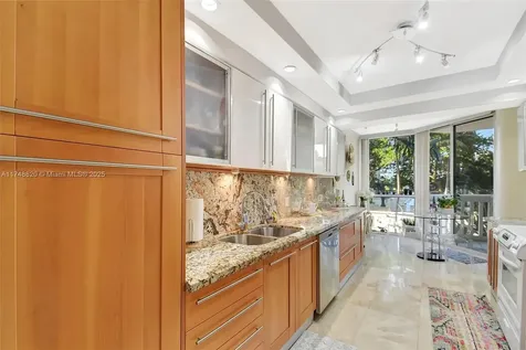 2000 Island Boulevard Aventura FL 33160