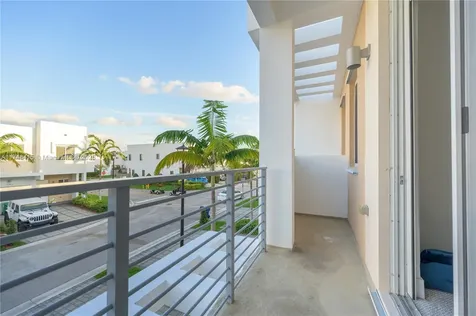 7250 NW 103rd Path Doral FL 33178