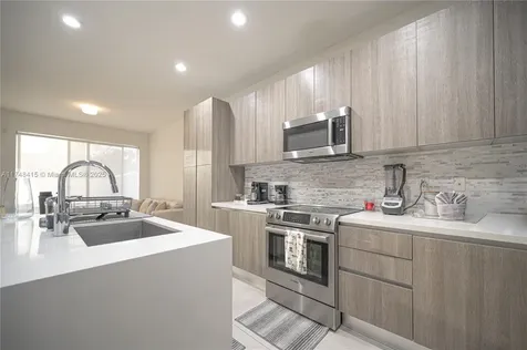7250 NW 103rd Path Doral FL 33178