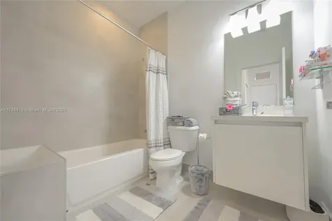 7250 NW 103rd Path Doral FL 33178
