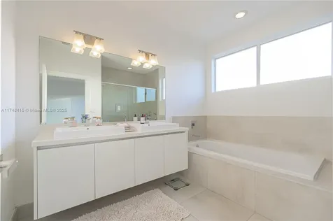 7250 NW 103rd Path Doral FL 33178