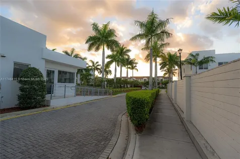 7250 NW 103rd Path Doral FL 33178