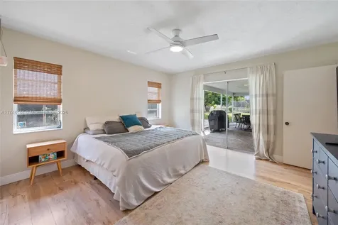940 SW 52nd Avenue Plantation FL 33317