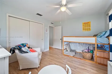 940 SW 52nd Avenue Plantation FL 33317
