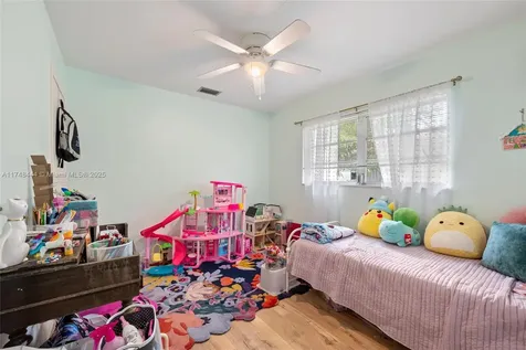 940 SW 52nd Avenue Plantation FL 33317