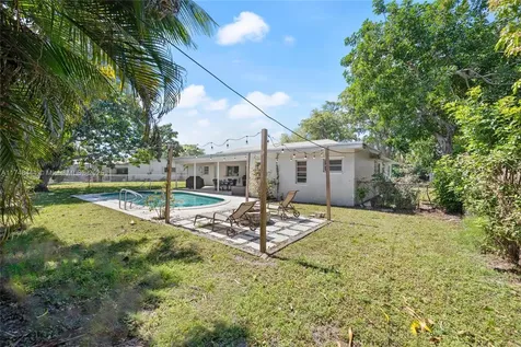 940 SW 52nd Avenue Plantation FL 33317
