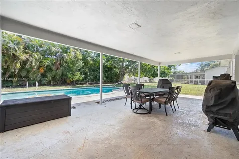 940 SW 52nd Avenue Plantation FL 33317