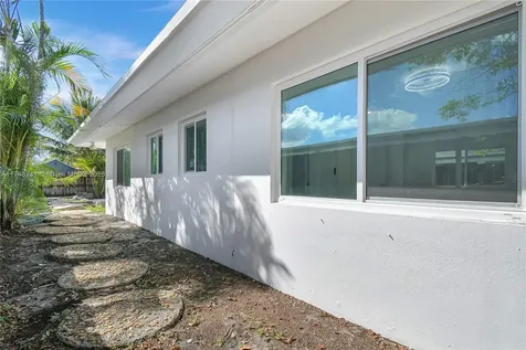 2025 NW 12th Avenue Fort Lauderdale FL 33311