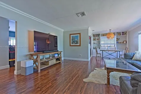 17912 SW 89th Court Palmetto Bay FL 33157