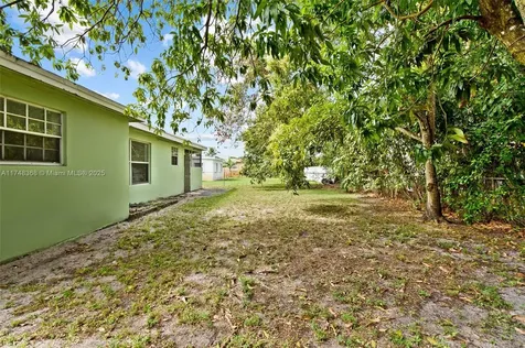 3285 NW 41st Street Lauderdale Lakes FL 33309