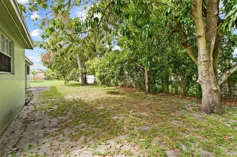 3285 NW 41st Street Lauderdale Lakes FL 33309