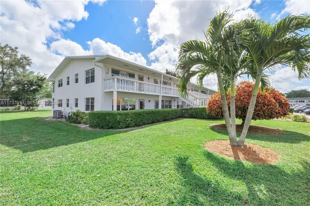 143 Oakridge J Deerfield Beach FL 33442