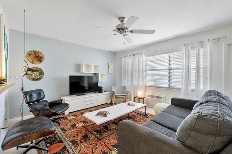 143 Oakridge J Deerfield Beach FL 33442