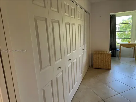 143 Oakridge J Deerfield Beach FL 33442