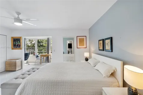 143 Oakridge J Deerfield Beach FL 33442