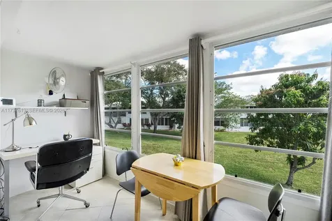 143 Oakridge J Deerfield Beach FL 33442