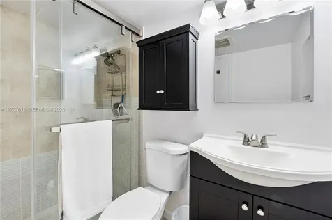 143 Oakridge J Deerfield Beach FL 33442
