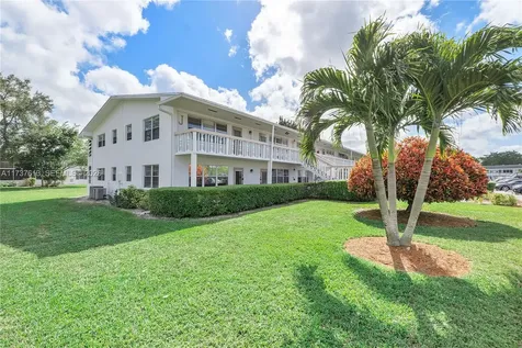 143 Oakridge J Deerfield Beach FL 33442