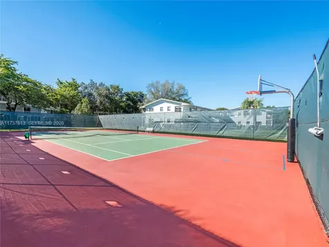 143 Oakridge J Deerfield Beach FL 33442