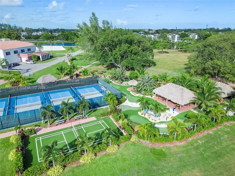 143 Oakridge J Deerfield Beach FL 33442