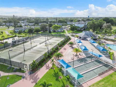 143 Oakridge J Deerfield Beach FL 33442