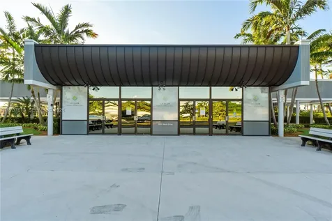 143 Oakridge J Deerfield Beach FL 33442