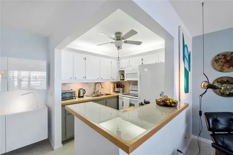 143 Oakridge J Deerfield Beach FL 33442