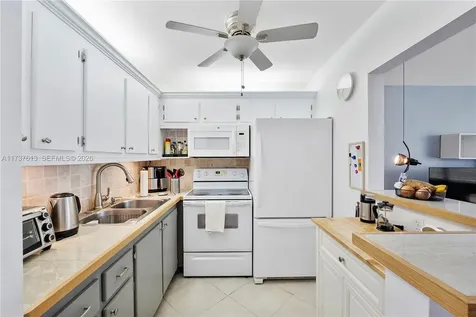 143 Oakridge J Deerfield Beach FL 33442