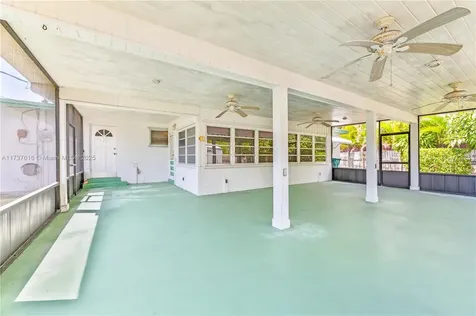 9501 SW 181st Terrace Palmetto Bay FL 33157