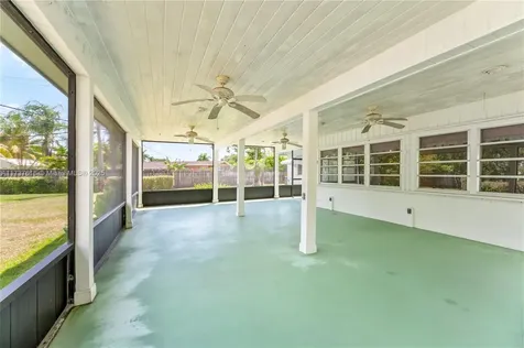 9501 SW 181st Terrace Palmetto Bay FL 33157