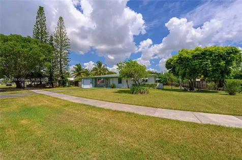 9501 SW 181st Terrace Palmetto Bay FL 33157