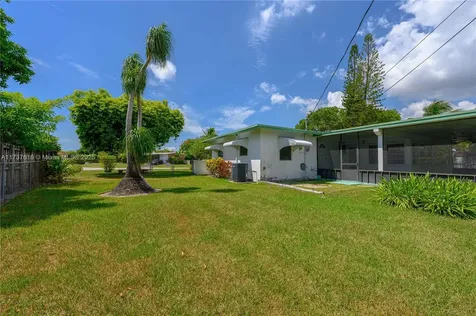 9501 SW 181st Terrace Palmetto Bay FL 33157