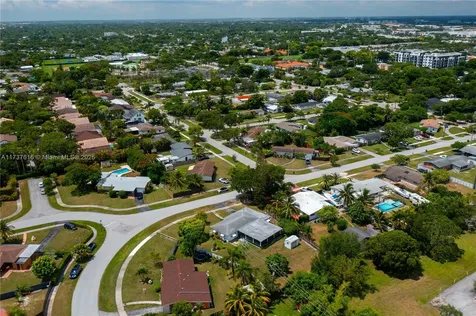 9501 SW 181st Terrace Palmetto Bay FL 33157
