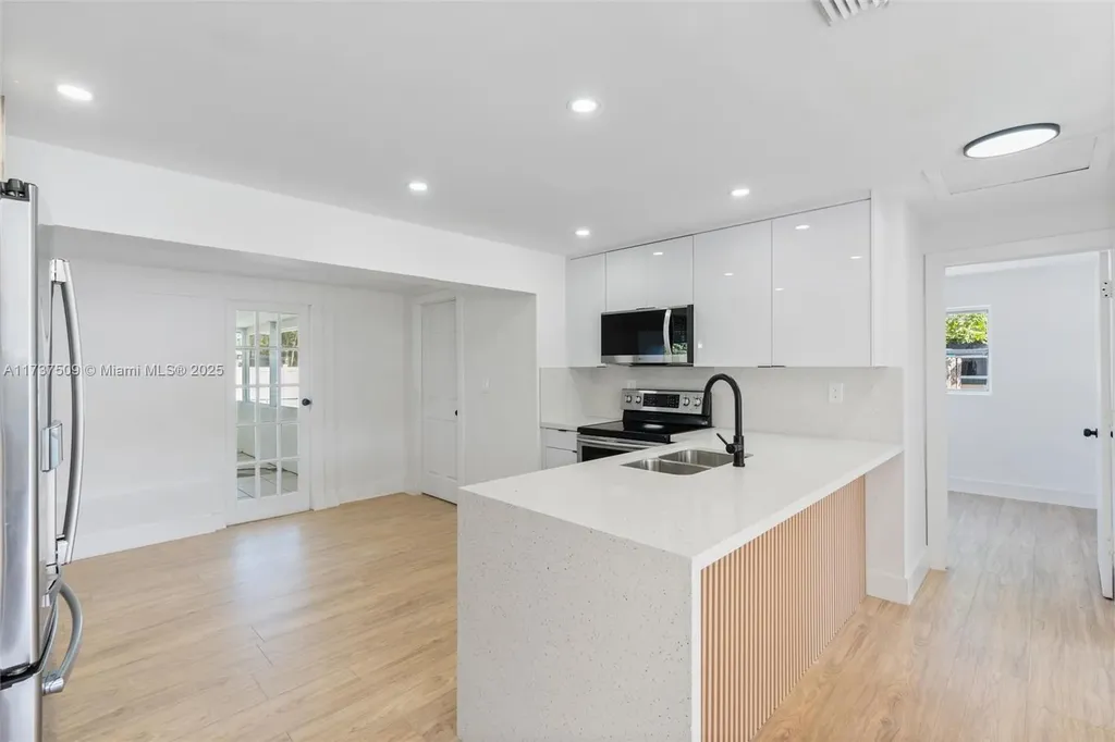 5353 Harriet Place West Palm Beach FL 33407