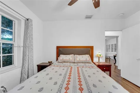 13624 NW 1st Avenue Miami FL 33168