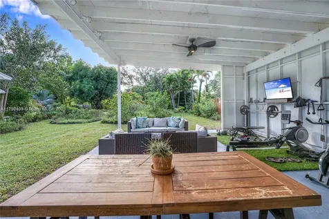 13624 NW 1st Avenue Miami FL 33168