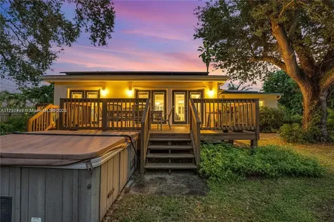 13624 NW 1st Avenue Miami FL 33168