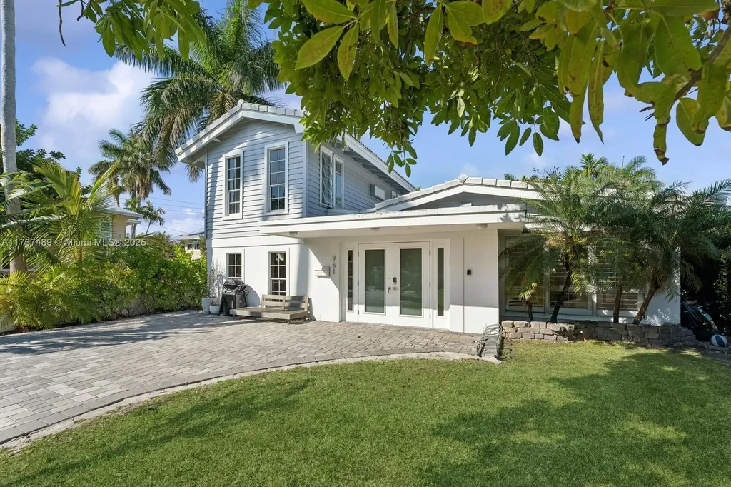 951 Buchanan Street Hollywood FL 33019