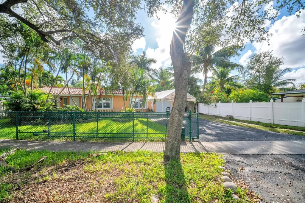 1915 N 28th Avenue Hollywood FL 33020