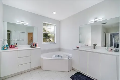 15422 SW 41st Terrace Miami FL 33185