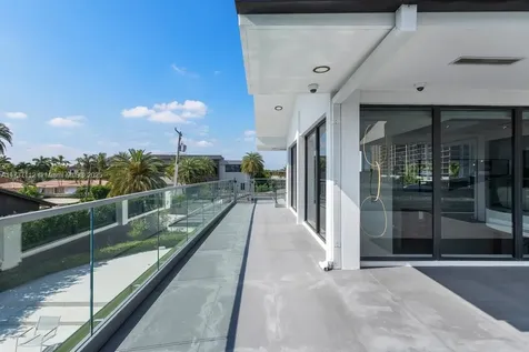607 Palm Drive Hallandale Beach FL 33009