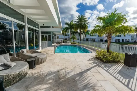 10220 NW 74th Terrace Doral FL 33178