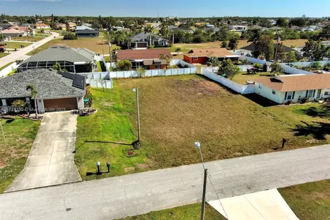 2013 NE 18th Avenue Cape Coral FL 33909