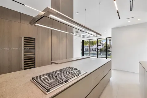 960 Mariner Drive Key Biscayne FL 33149
