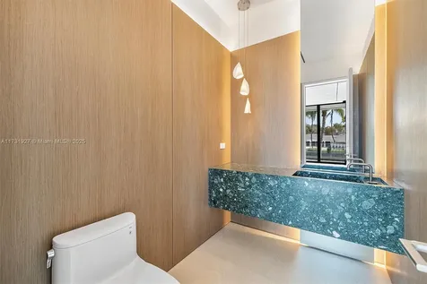 960 Mariner Drive Key Biscayne FL 33149