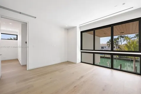 960 Mariner Drive Key Biscayne FL 33149